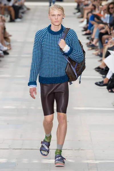 Look 12